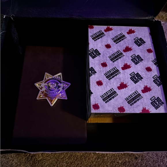 AMC The Walking Dead Supply Drop Collectible Box - Picture 5 of 12